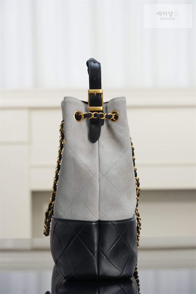 C H A N E L 샤넬 25A 스웨이드 쇼퍼백 블랙 Bag 13번 이미지