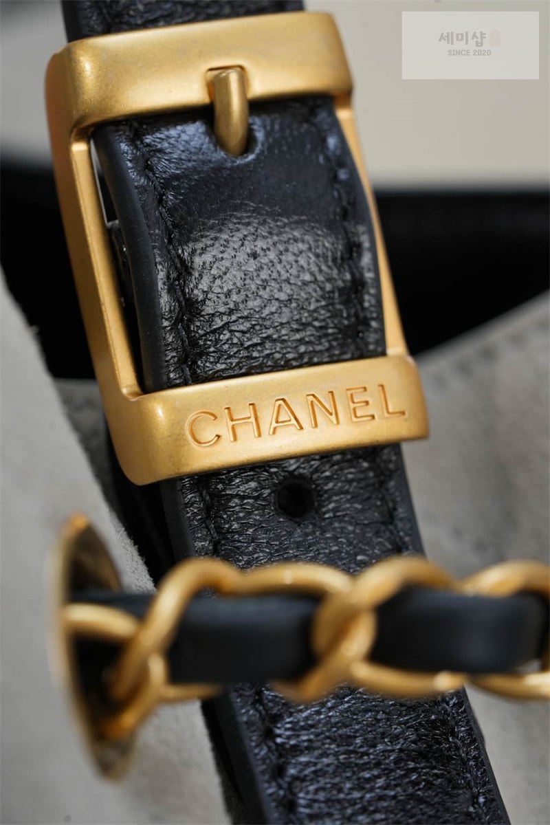 C H A N E L 샤넬 25A 스웨이드 쇼퍼백 블랙 Bag 18번 이미지