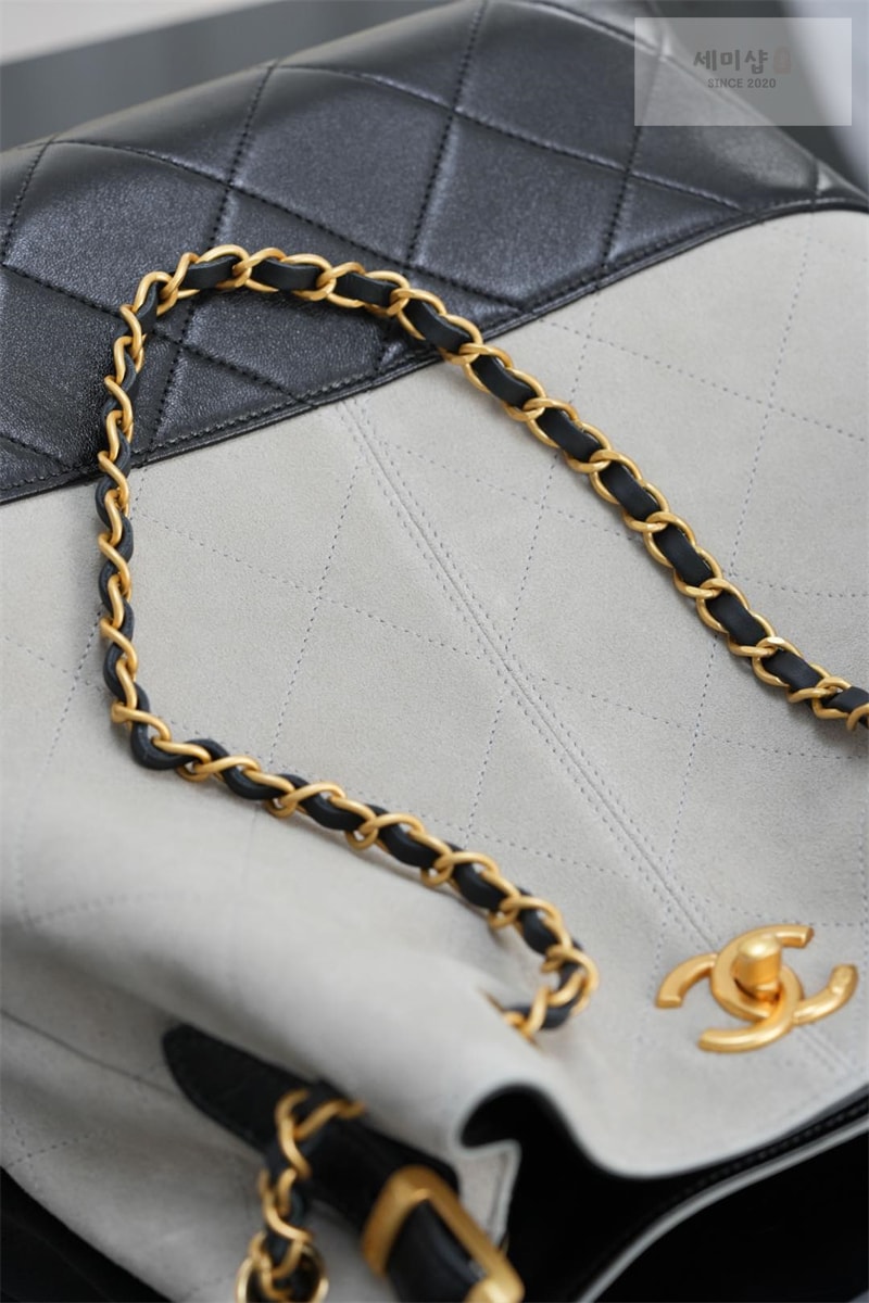C H A N E L 샤넬 25A 스웨이드 쇼퍼백 블랙 Bag 19번 이미지