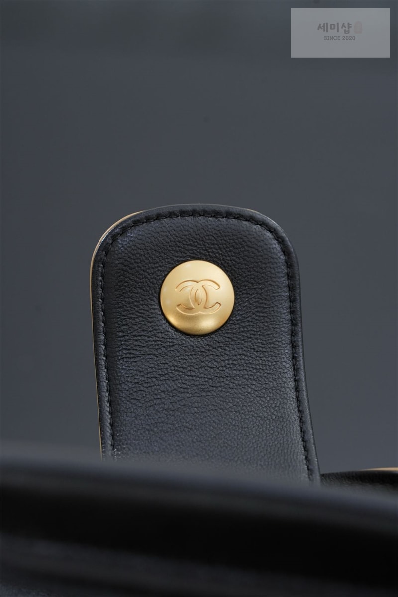 C H A N E L 샤넬 25A 스웨이드 스몰 쇼퍼백 베이지 블랙 Bag 14번 이미지