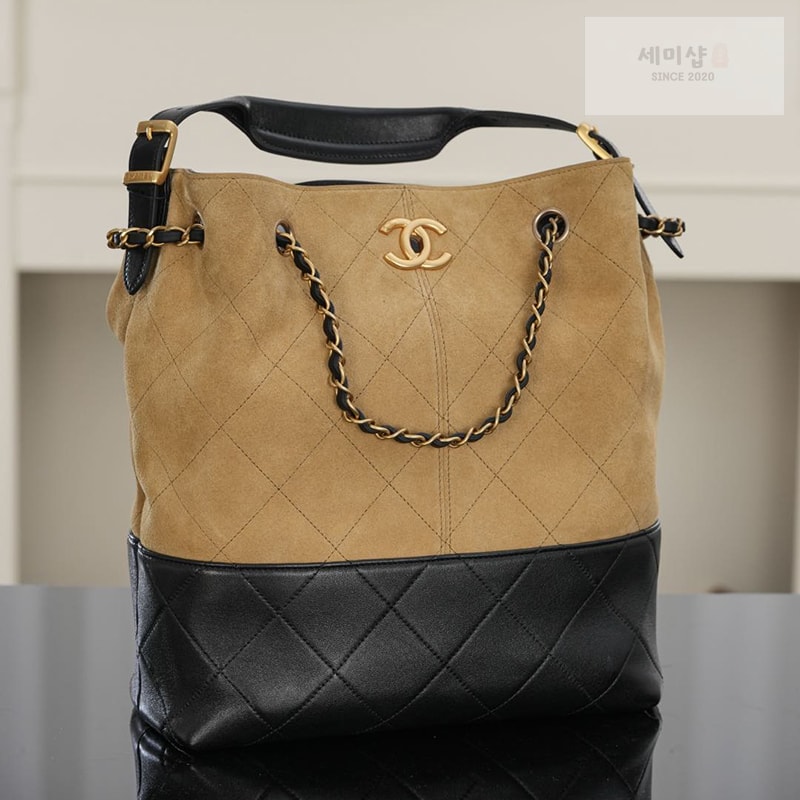 C H A N E L 샤넬 25A 스웨이드 카프스킨 골드 메탈 쇼핑 백 블랙 Bag 14번 이미지