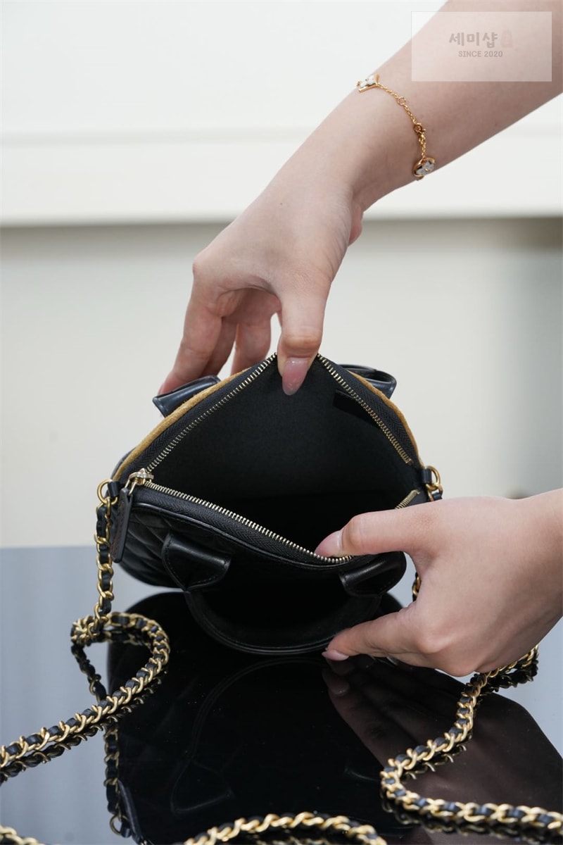 샤넬 샤넬 25A 스웨이드 카프스킨 체인 미니백 블랙 Bag 12번 이미지