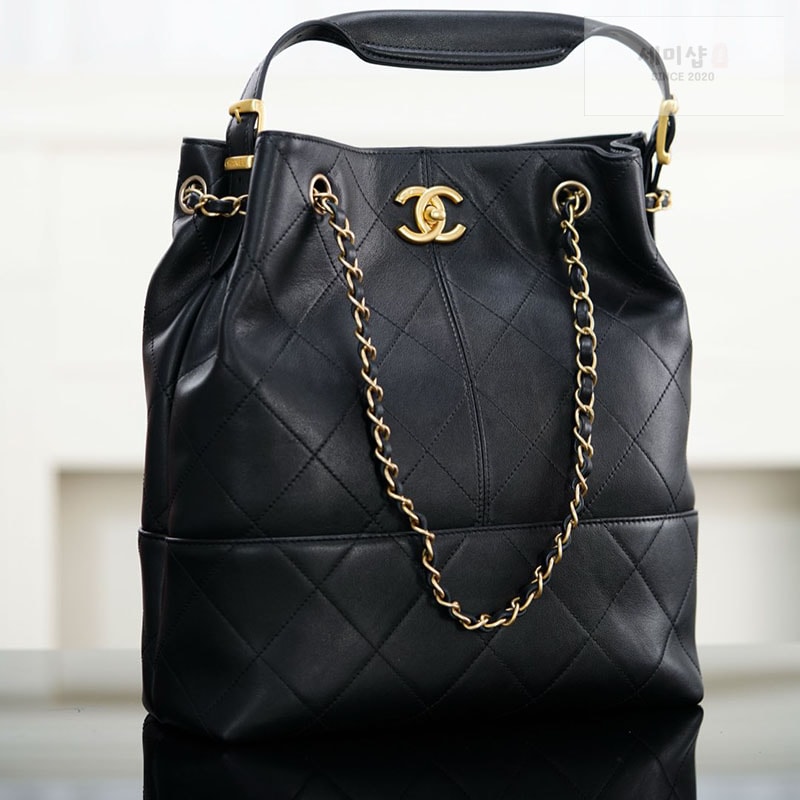 C H A N E L 샤넬 25A 카프스킨 골드메탈 쇼핑백 블랙 Bag 1번 이미지