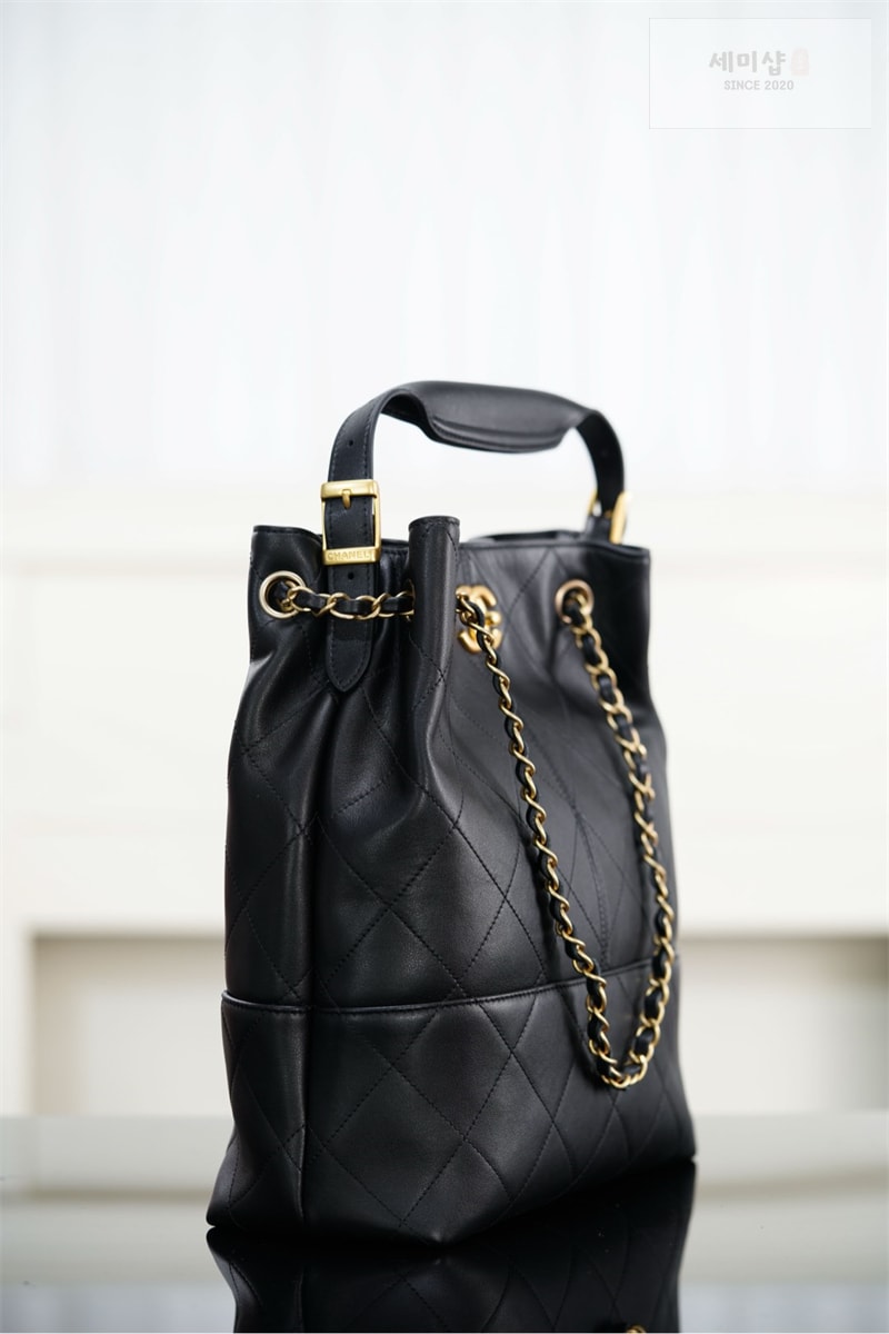 C H A N E L 샤넬 25A 카프스킨 골드메탈 쇼핑백 블랙 Bag 3번 이미지