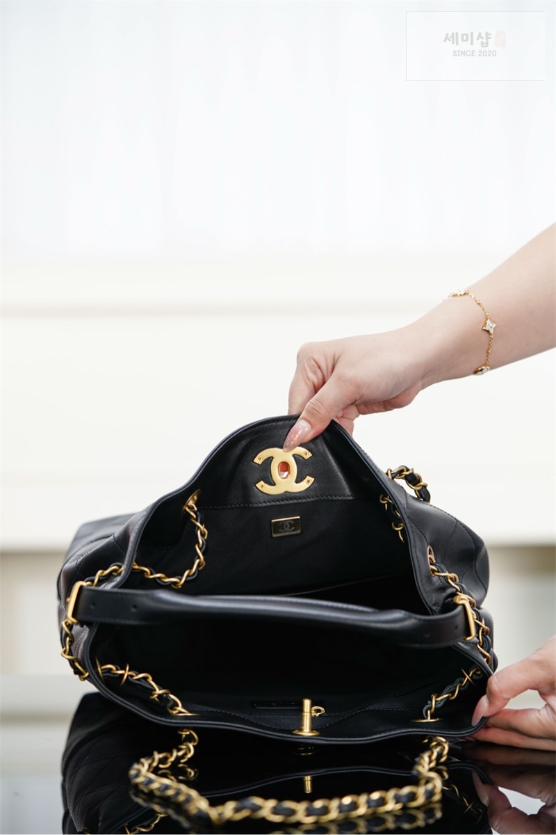 C H A N E L 샤넬 25A 카프스킨 골드메탈 쇼핑백 블랙 Bag 13번 이미지