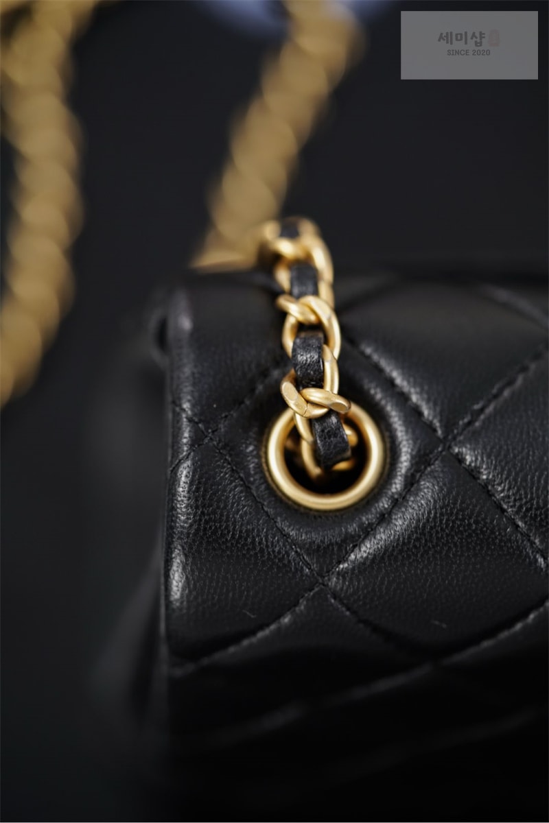 C H A N E L 샤넬 25B 쁘띠삭 클래식 플랩 백 골드CC 블랙 블랙 Bag 5번 이미지
