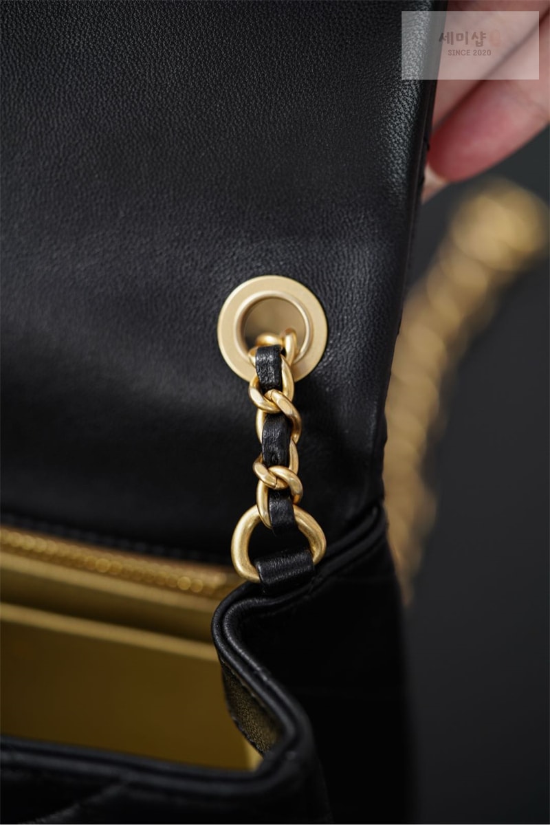 C H A N E L 샤넬 25B 쁘띠삭 클래식 플랩 백 골드CC 블랙 블랙 Bag 16번 이미지