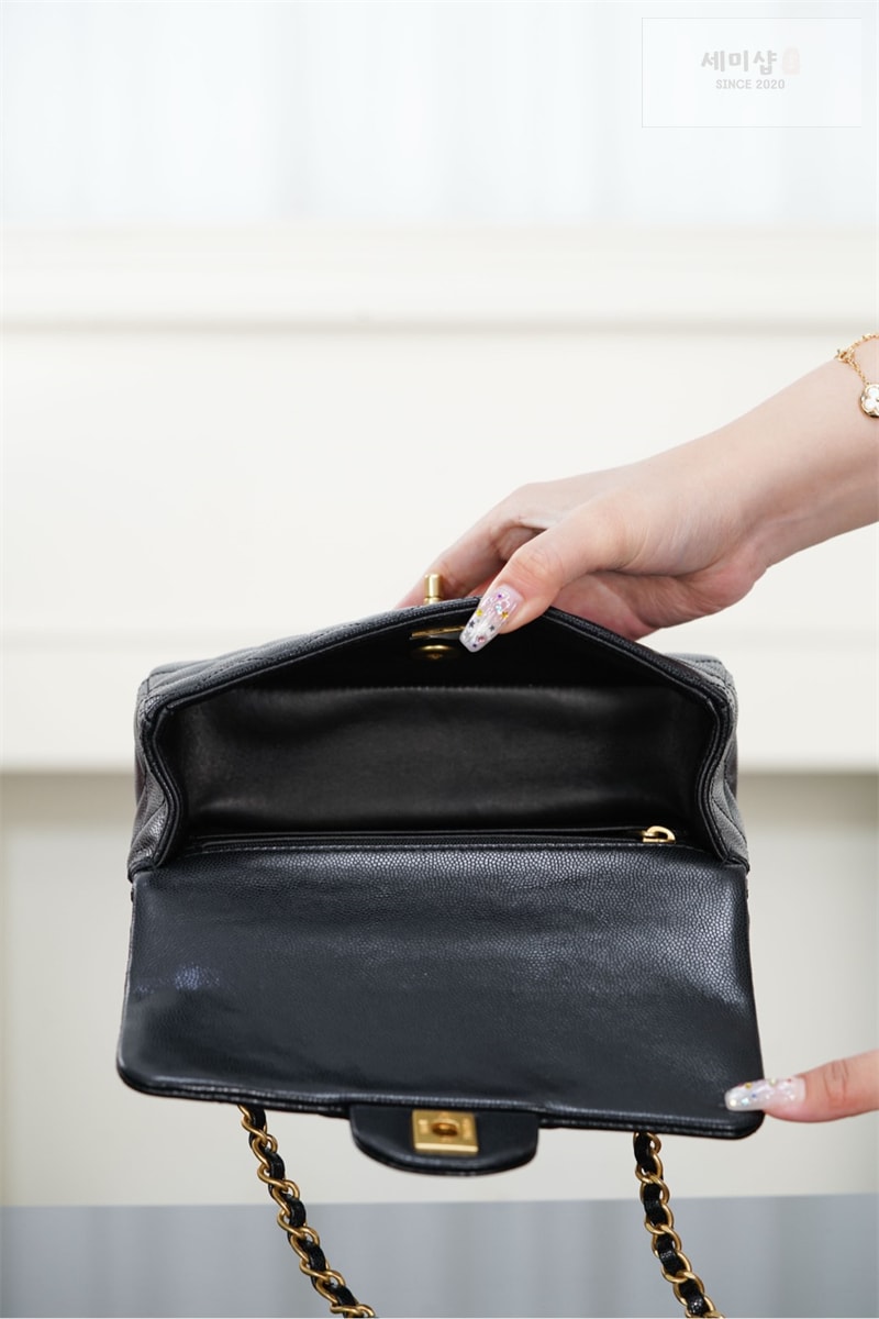 C H A N E L 샤넬 25B 클래식 뉴미니 탑핸들 플랩백 블랙 Bag 10번 이미지
