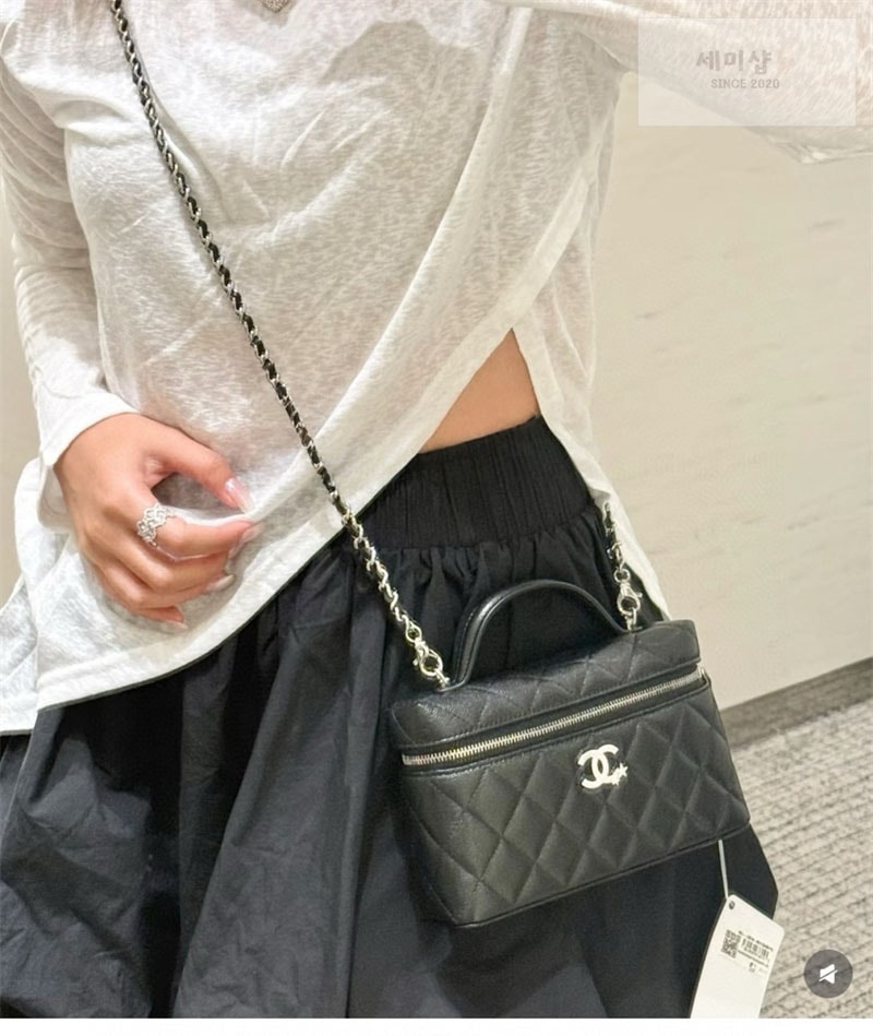 C H A N E L 샤넬 25B 클래식 탑핸들 포쉐트 베니티백 블랙 블랙 Bag 1번 이미지
