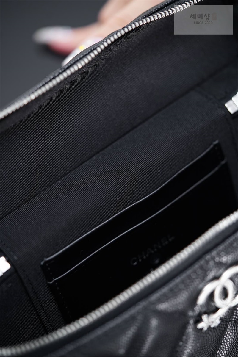 C H A N E L 샤넬 25B 클래식 탑핸들 포쉐트 베니티백 블랙 블랙 Bag 9번 이미지