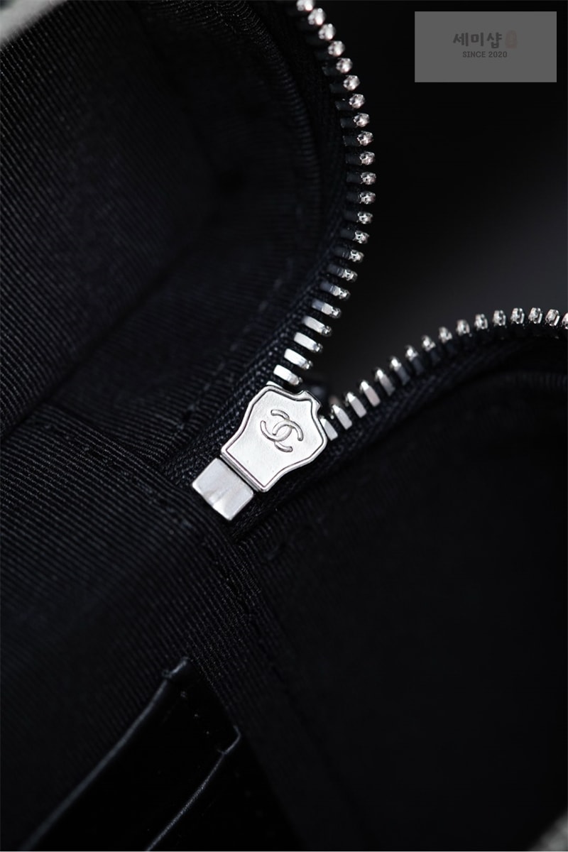 C H A N E L 샤넬 25B 클래식 탑핸들 포쉐트 베니티백 블랙 블랙 Bag 15번 이미지
