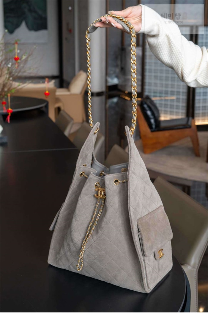 C H A N E L 샤넬 25C 스웨이드 호보 버킷백 라지 다크그레이 Bag 3번 이미지
