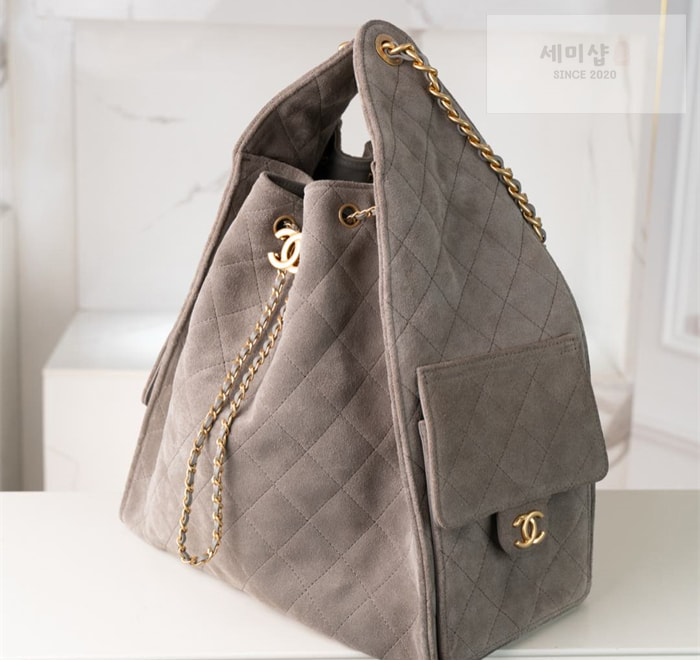 C H A N E L 샤넬 25C 스웨이드 호보 버킷백 라지 다크그레이 Bag 23번 이미지