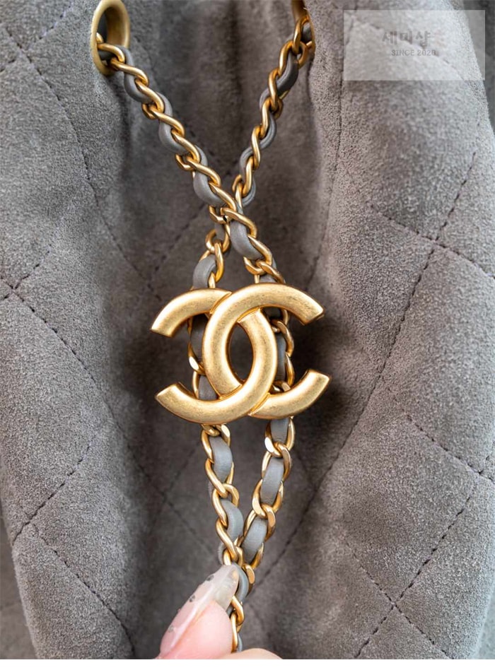 C H A N E L 샤넬 25C 스웨이드 호보 버킷백 라지 다크그레이 Bag 12번 이미지