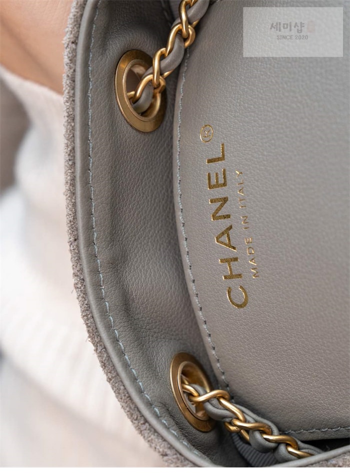 C H A N E L 샤넬 25C 스웨이드 호보 버킷백 라지 다크그레이 Bag 27번 이미지