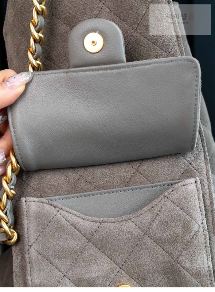 C H A N E L 샤넬 25C 스웨이드 호보 버킷백 라지 다크그레이 Bag 16번 이미지
