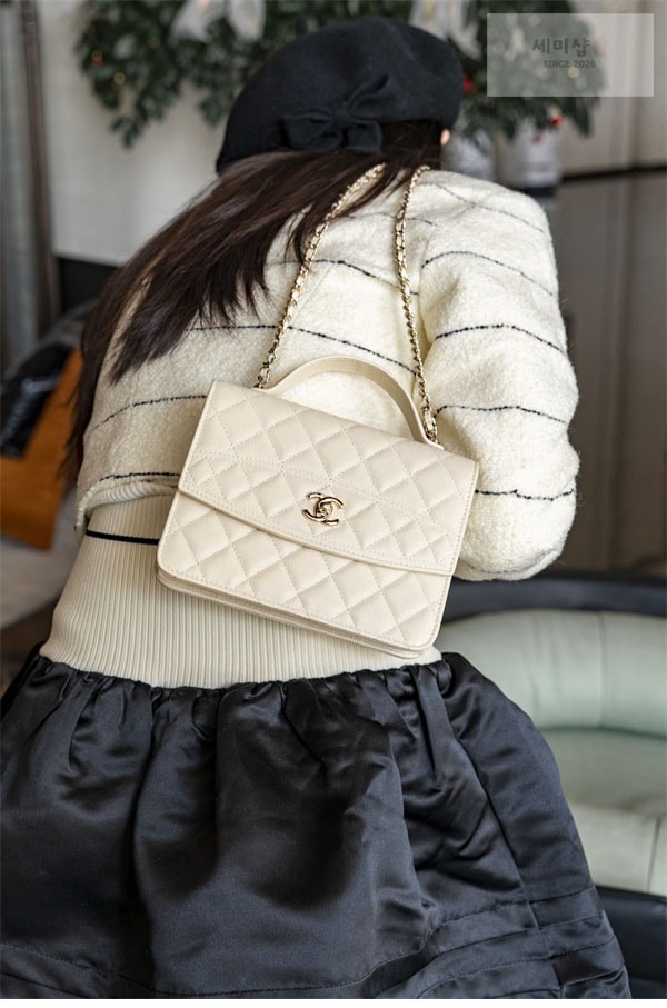 C H A N E L 샤넬 25C 탑 핸들 미니 백팩 화이트 Bag 13번 이미지