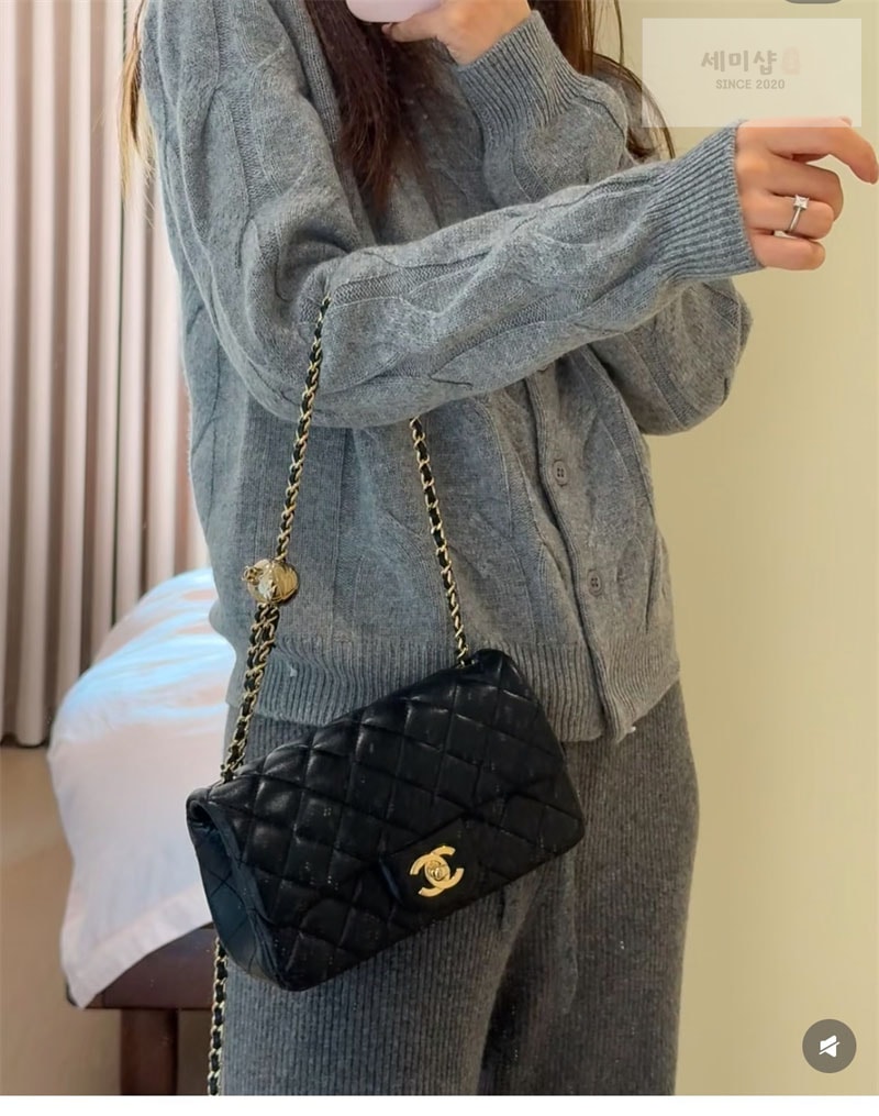 샤넬 샤넬 25K 골드볼 클래식 플랩백 미니 블랙 블랙 Bag 8번 이미지