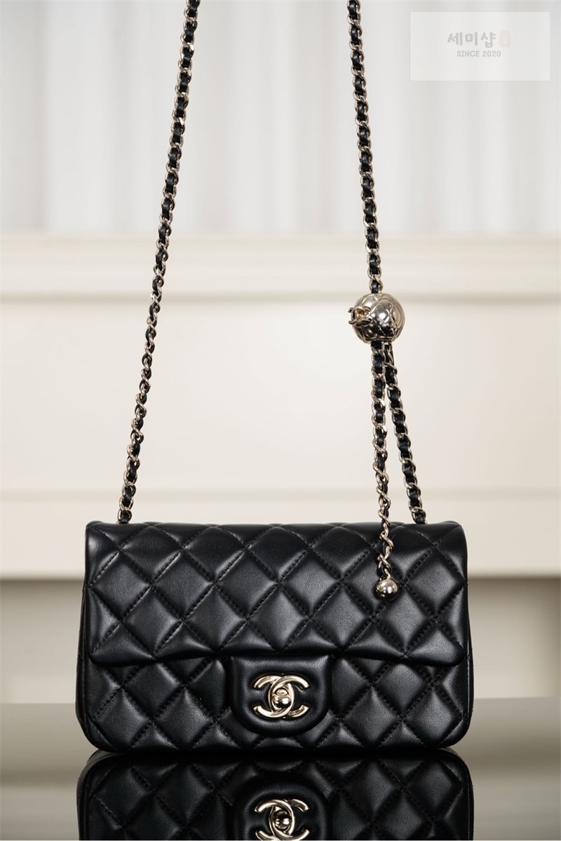 샤넬 샤넬 25K 골드볼 클래식 플랩백 미니 블랙 블랙 Bag 6번 이미지