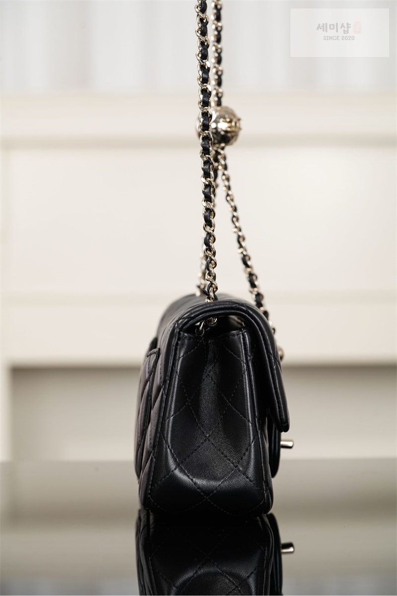 샤넬 샤넬 25K 골드볼 클래식 플랩백 미니 블랙 블랙 Bag 9번 이미지