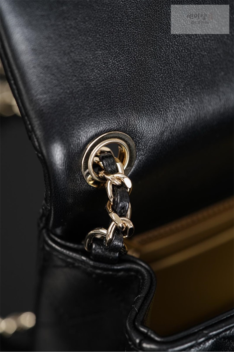 샤넬 샤넬 25K 골드볼 클래식 플랩백 미니 블랙 블랙 Bag 5번 이미지