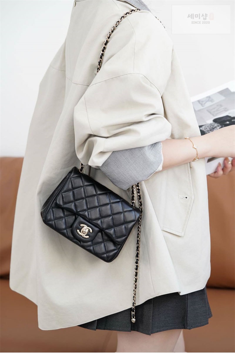 샤넬 샤넬 25K 골드볼 클래식 플랩백 쁘띠삭 블랙 블랙 Bag 1번 이미지