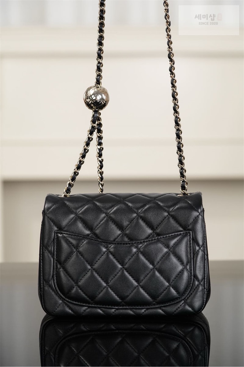 샤넬 샤넬 25K 골드볼 클래식 플랩백 쁘띠삭 블랙 블랙 Bag 17번 이미지