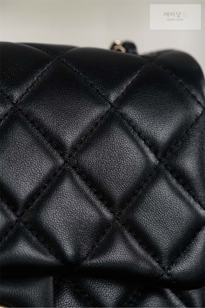 샤넬 샤넬 25K 골드볼 클래식 플랩백 쁘띠삭 블랙 블랙 Bag 20번 이미지