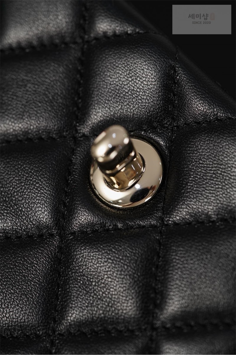샤넬 샤넬 25K 골드볼 클래식 플랩백 쁘띠삭 블랙 블랙 Bag 10번 이미지