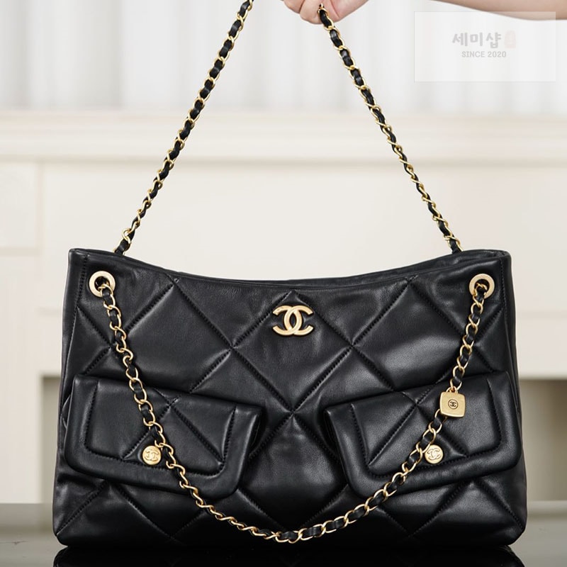 C H A N E L 샤넬 25K 쇼퍼백 골드메탈 램스킨 블랙 Bag 1번 이미지