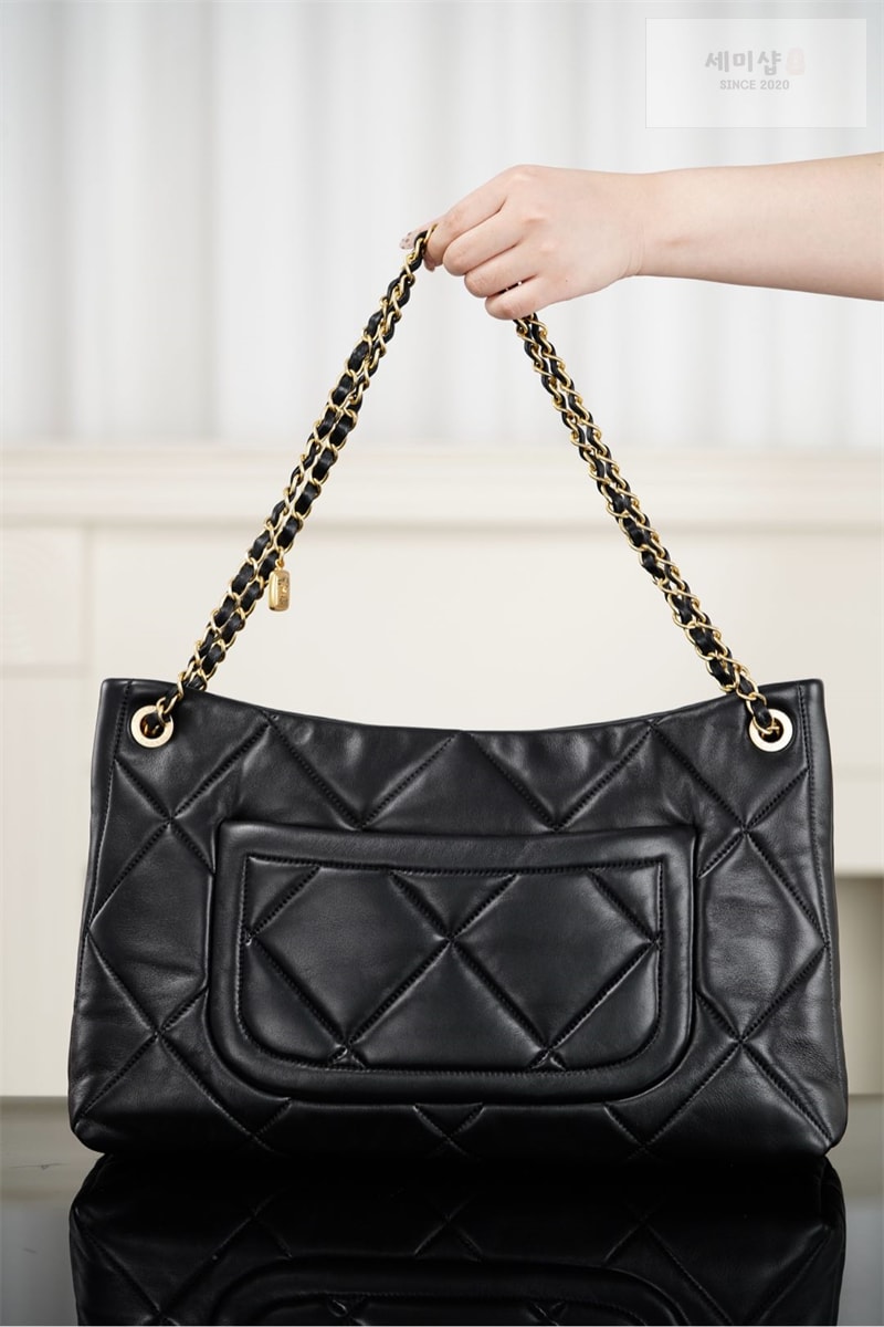 C H A N E L 샤넬 25K 쇼퍼백 골드메탈 램스킨 블랙 Bag 5번 이미지