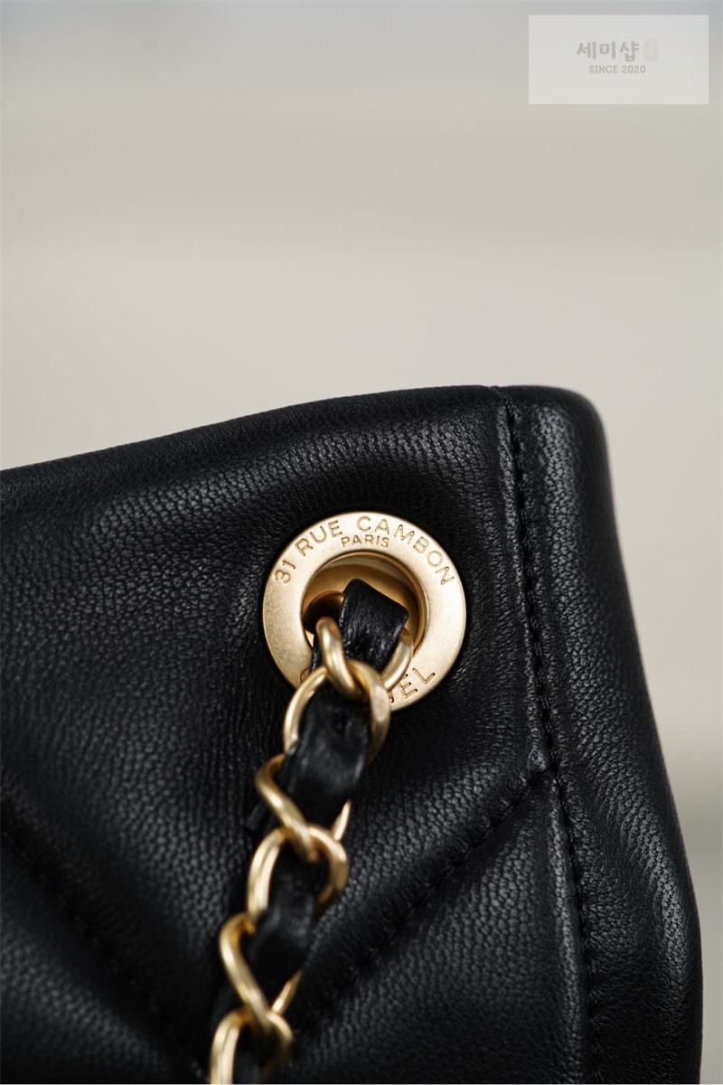 C H A N E L 샤넬 25K 쇼퍼백 골드메탈 램스킨 블랙 Bag 14번 이미지