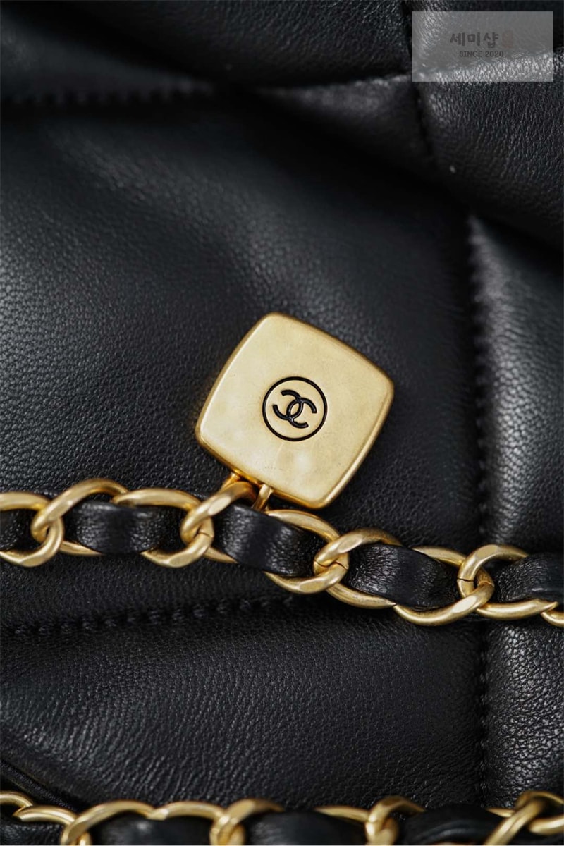 C H A N E L 샤넬 25K 쇼퍼백 골드메탈 램스킨 블랙 Bag 11번 이미지