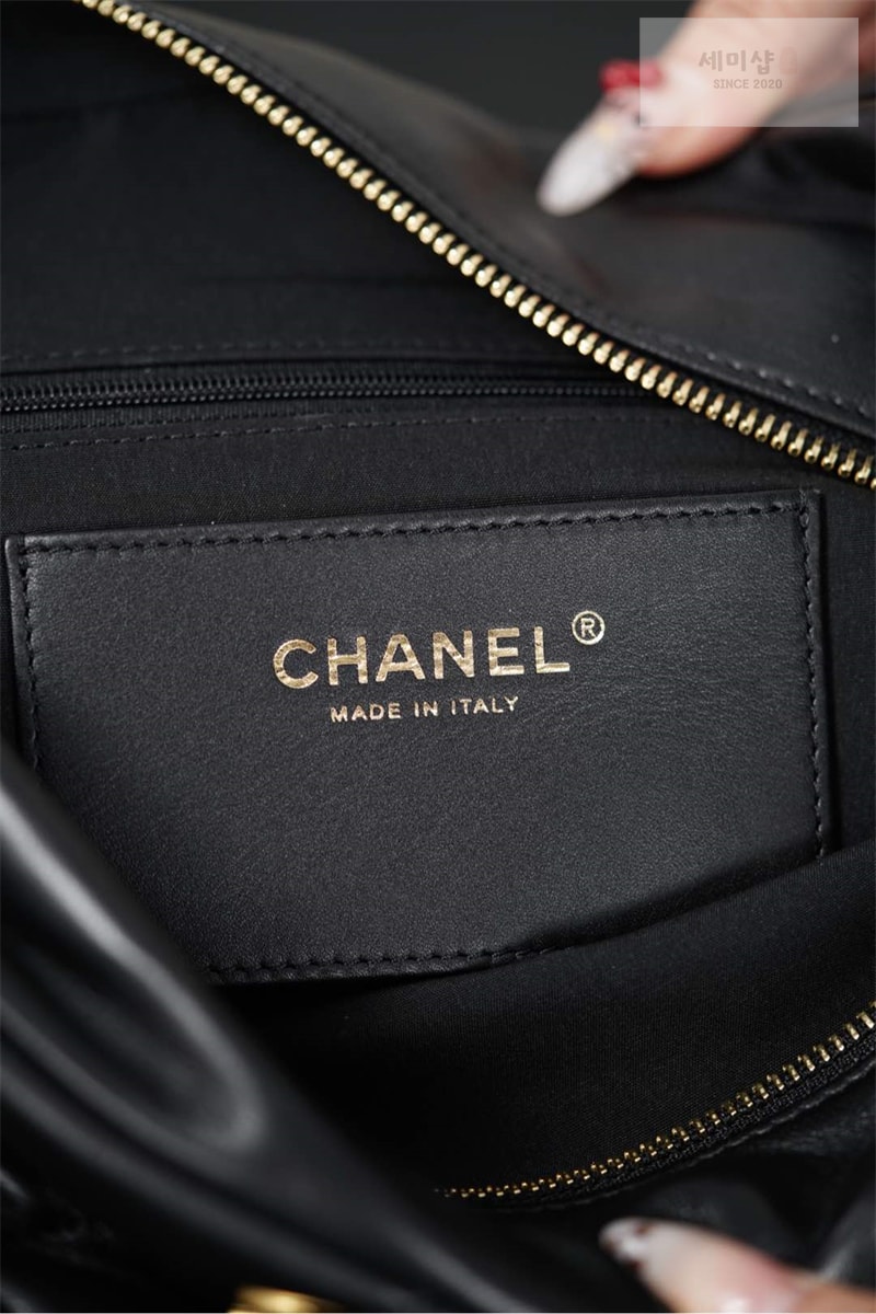C H A N E L 샤넬 25K 쇼퍼백 골드메탈 램스킨 블랙 Bag 15번 이미지