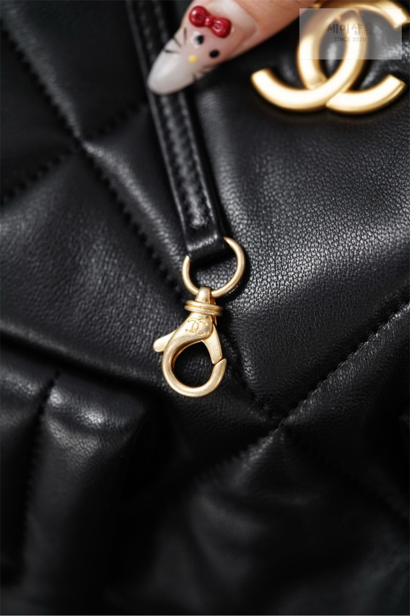 C H A N E L 샤넬 25K 쇼퍼백 골드메탈 램스킨 블랙 Bag 20번 이미지