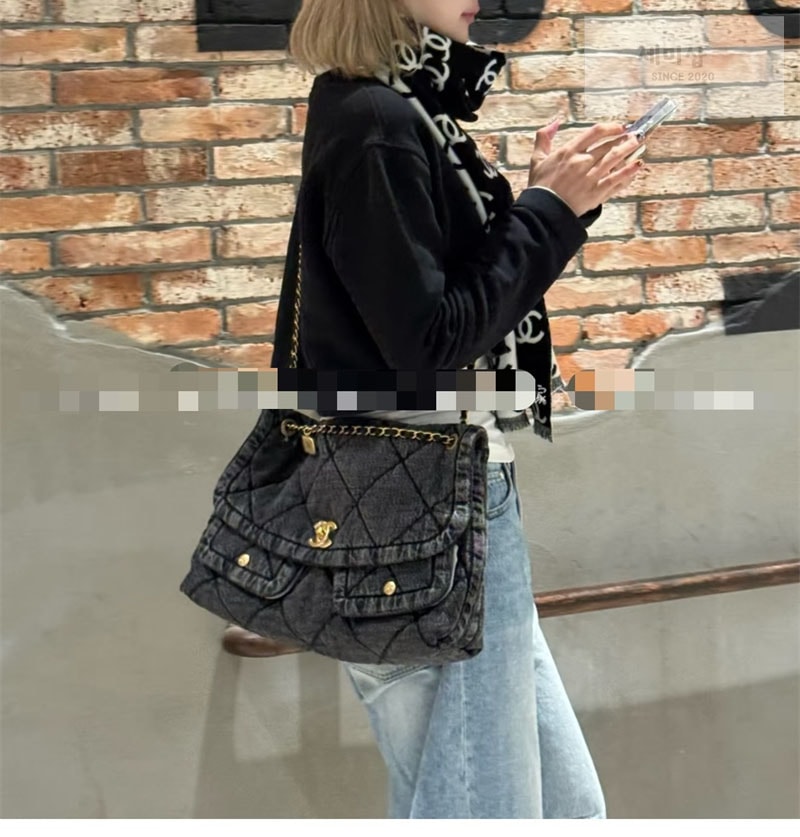 샤넬 샤넬 25K 투포켓 맥시 플랩백 블랙 위시드 데님 블랙 데님 Bag 10번 이미지