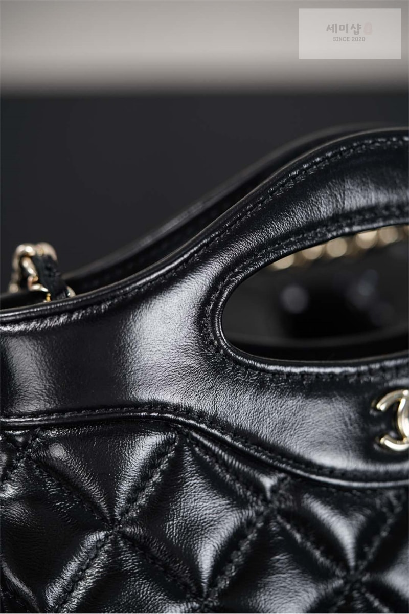 C H A N E L 샤넬 25P 31 나노 쇼핑 백 블랙 블랙 Bag 15번 이미지