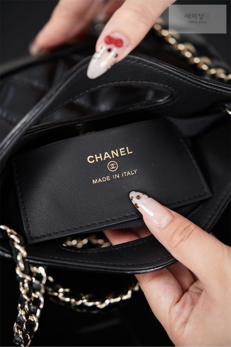 C H A N E L 샤넬 25P 31 나노 쇼핑 백 블랙 블랙 Bag 20번 이미지