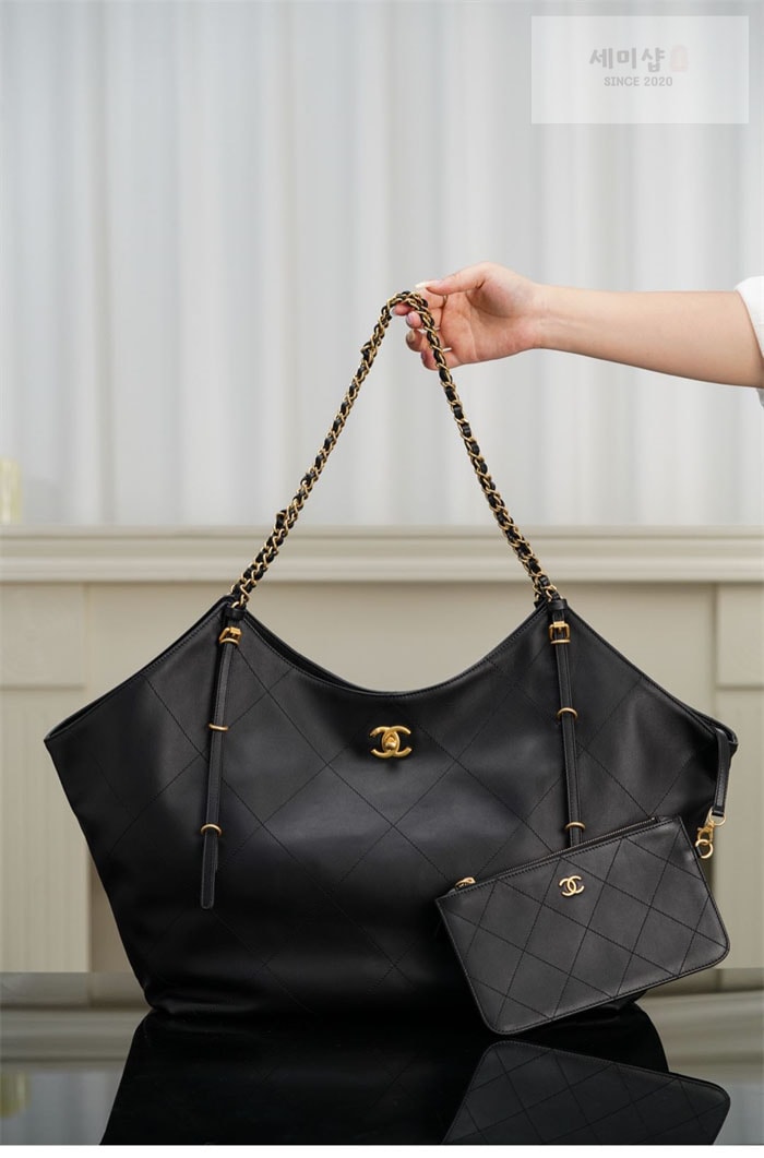 C H A N E L 샤넬 25S 골드메탈 맥시 토트 쇼핑백 블랙 Bag 19번 이미지