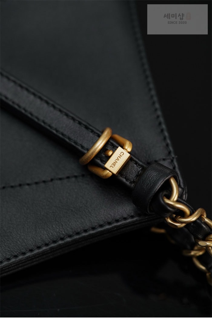 C H A N E L 샤넬 25S 골드메탈 맥시 토트 쇼핑백 블랙 Bag 10번 이미지