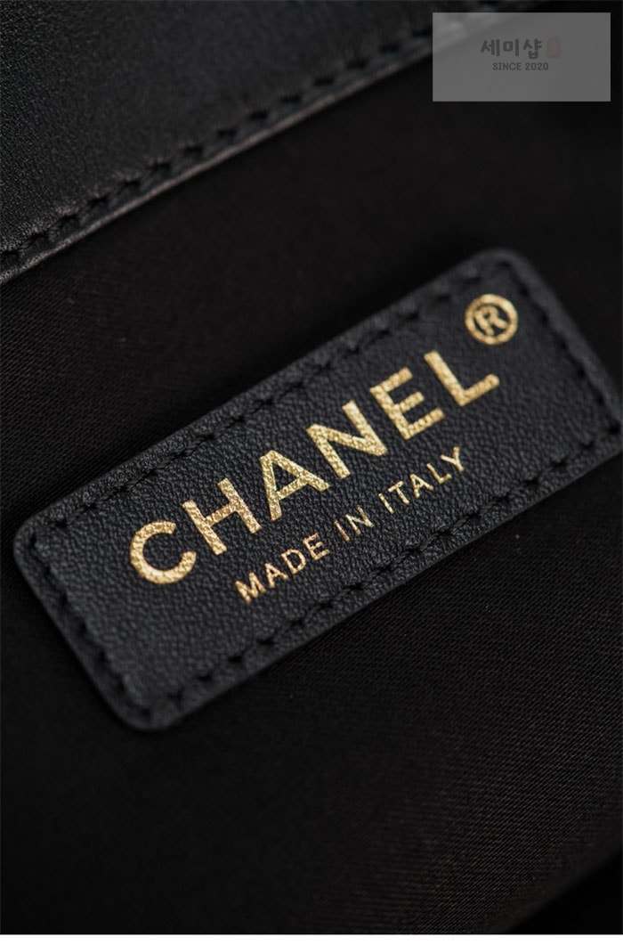 C H A N E L 샤넬 25S 골드메탈 맥시 토트 쇼핑백 블랙 Bag 16번 이미지