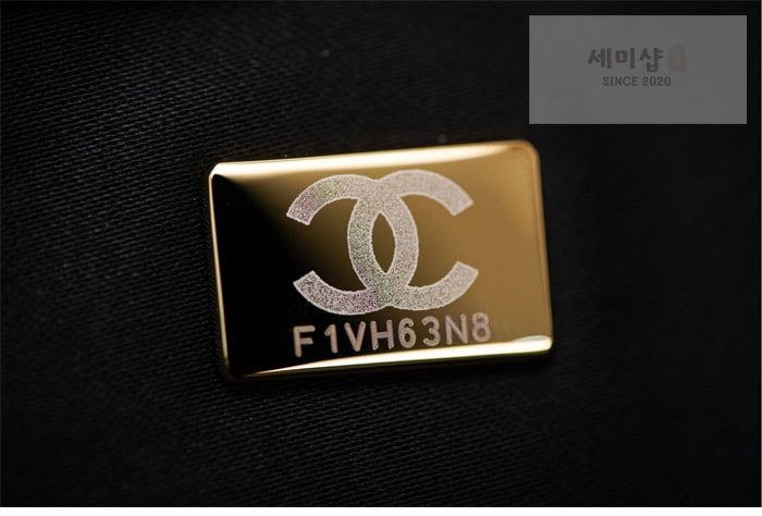 C H A N E L 샤넬 25S 골드메탈 맥시 토트 쇼핑백 블랙 Bag 17번 이미지