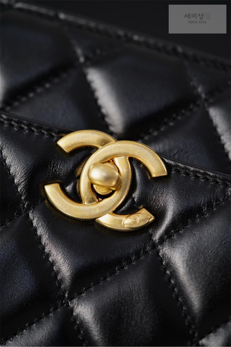 샤넬 샤넬 25S 미니 체인 플랩백 골드메탈 블랙 블랙 Bag 15번 이미지