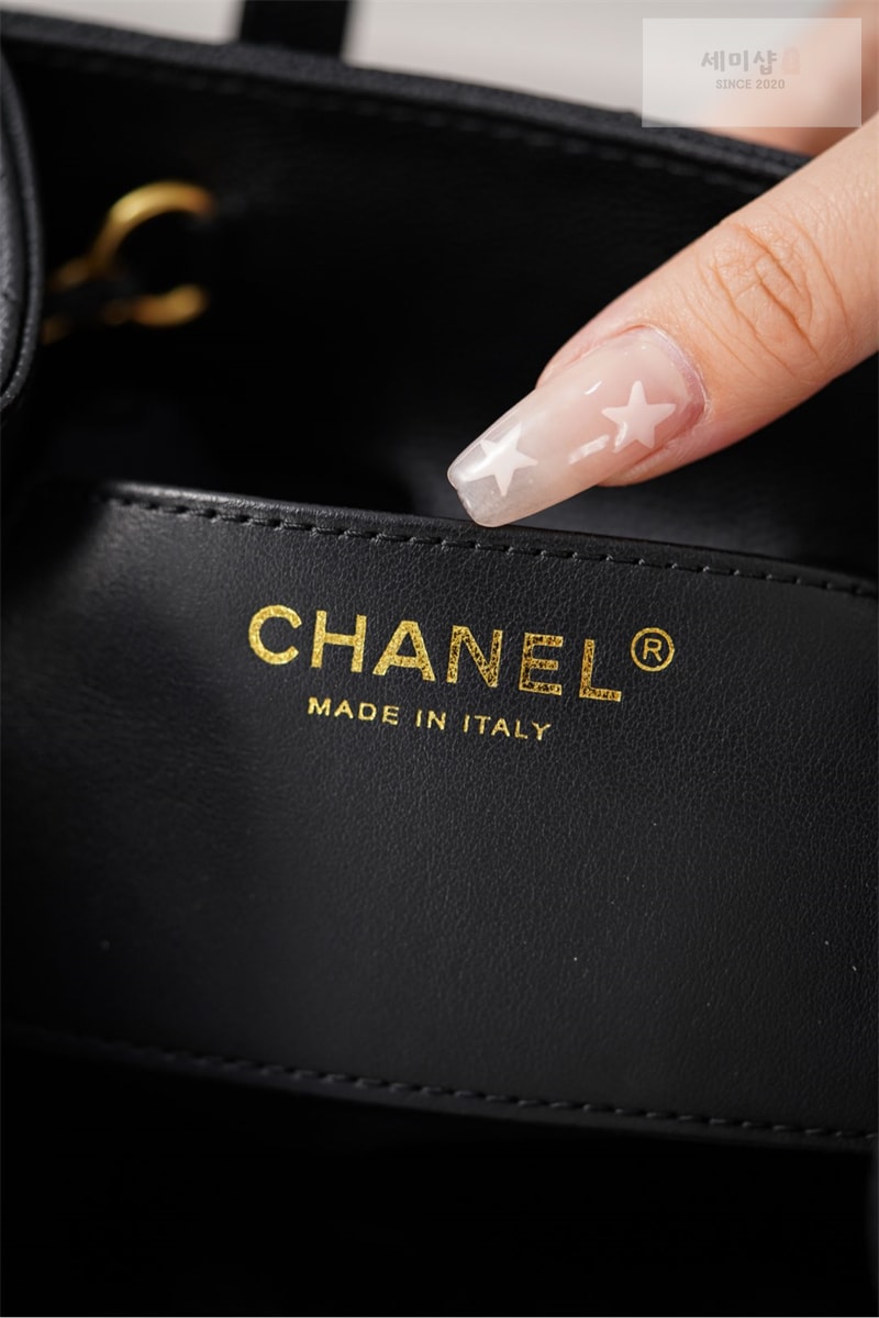 C H A N E L 샤넬 25 미디엄 백팩 골드 메탈 블랙 캐비어 블랙 Bag 11번 이미지