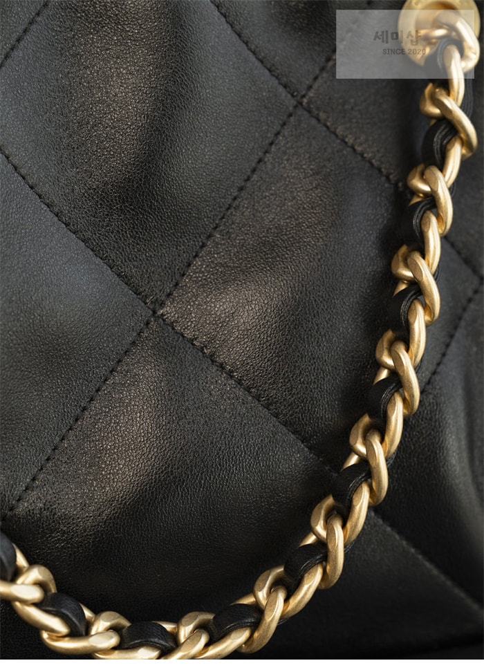 C H A N E L 샤넬 25c 골드메탈 원포켓 쇼핑 백 블랙 Bag 10번 이미지
