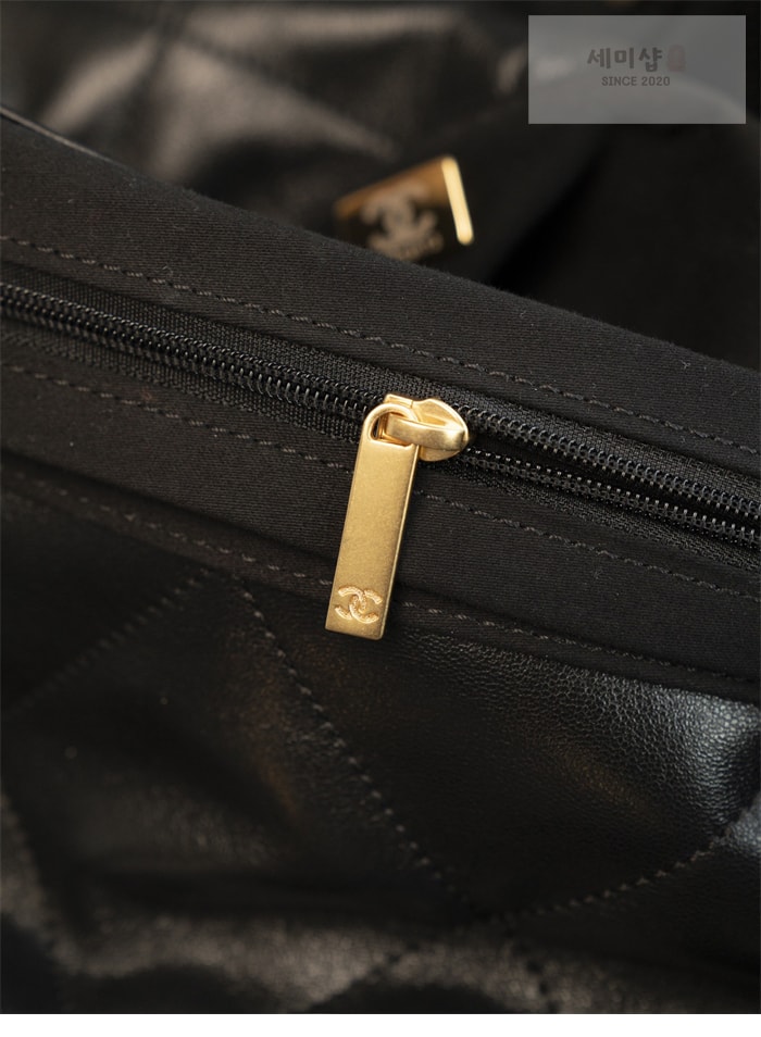 C H A N E L 샤넬 25c 골드메탈 원포켓 쇼핑 백 블랙 Bag 23번 이미지