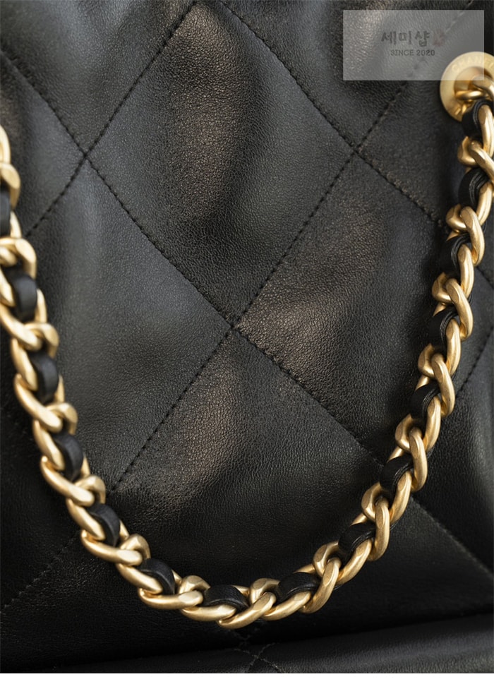C H A N E L 샤넬 25c 골드메탈 원포켓 쇼핑 백 블랙 Bag 12번 이미지