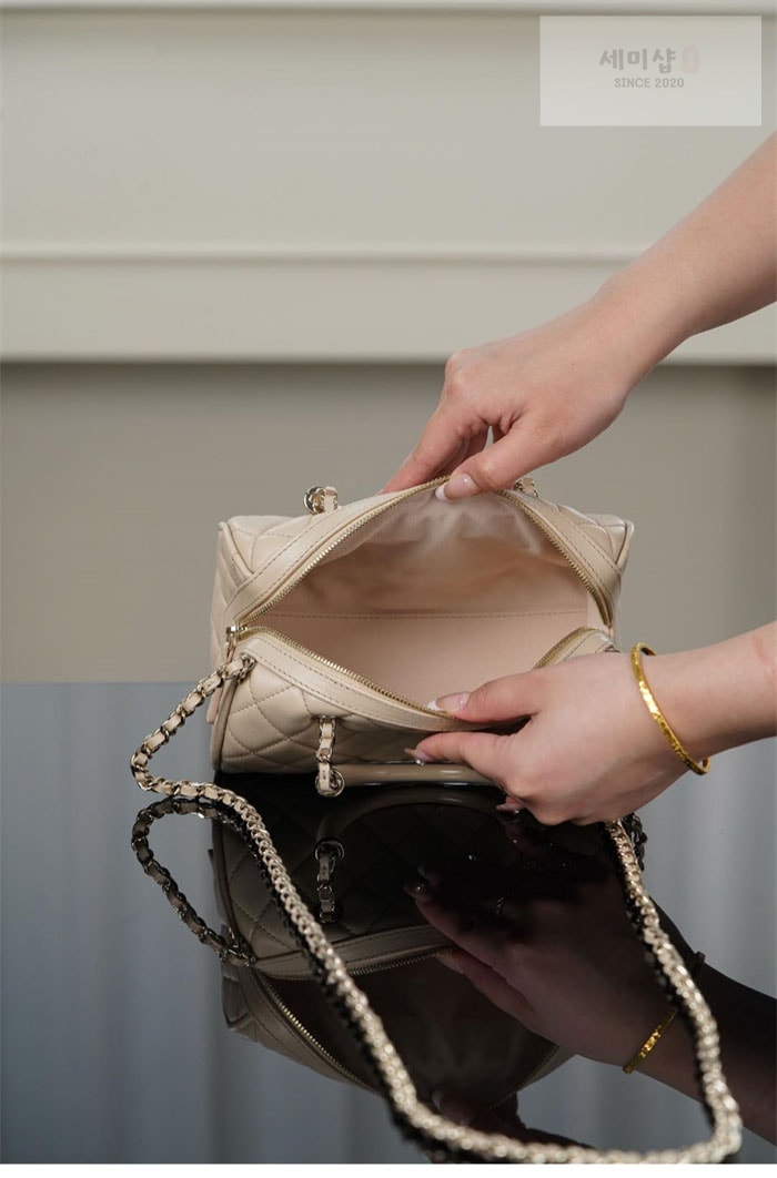 C H A N E L 샤넬 25c 체인 미니 볼링백 베이지 Bag 12번 이미지