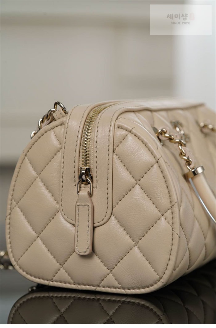 C H A N E L 샤넬 25c 체인 미니 볼링백 베이지 Bag 19번 이미지