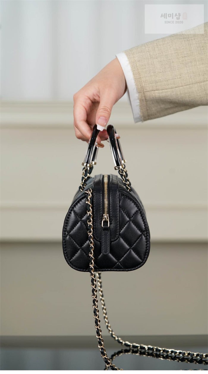 C H A N E L 샤넬 25c 체인 미니 볼링백 블랙 Bag 12번 이미지